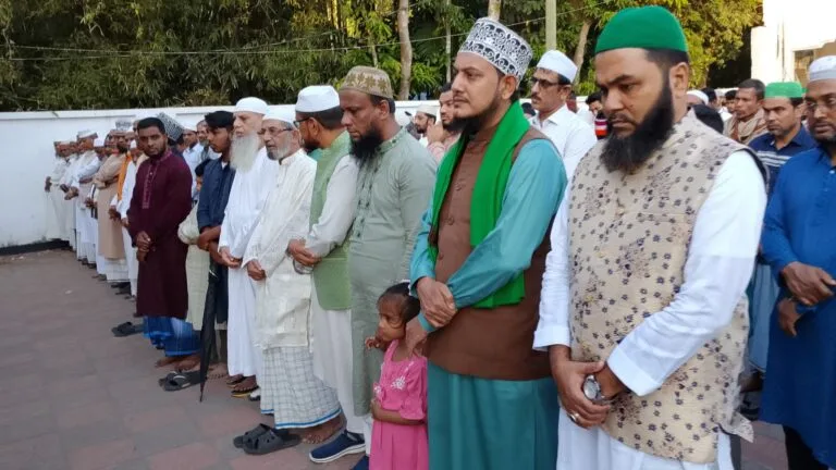 ওমান খোদ্দাম নেতার মায়ের নামাজে জানাযায় সাংগঠনিক নেতৃবৃন্দ